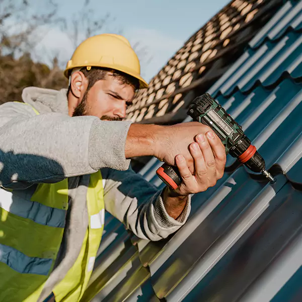 Why Federal Way Property Owners Choose Federal Way Roofing Contractors for Metal Roof Replacement?